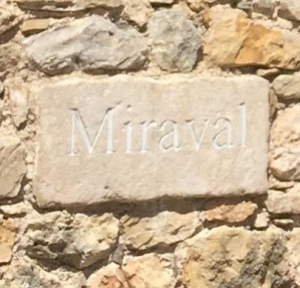 Non, le Château Miraval n'est pas vendu et n'est pas à vendre ! 